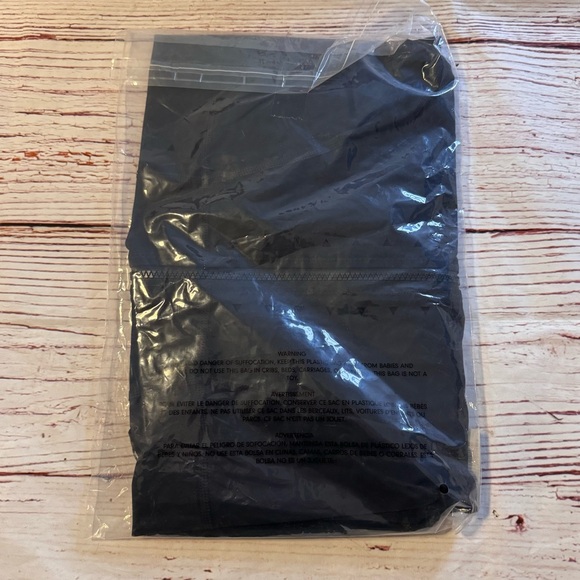 NWT GiGi C Kina Romper in Black Sz M - Picture 8 of 8